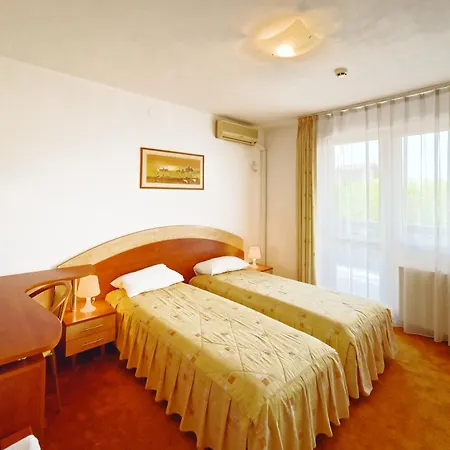 Hotel Oasis 3*